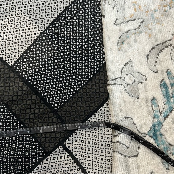 Le Château Scarf - Picture 5 of 9